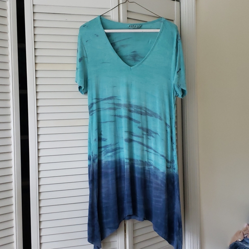 Tryst tie dyed aquat V neck.